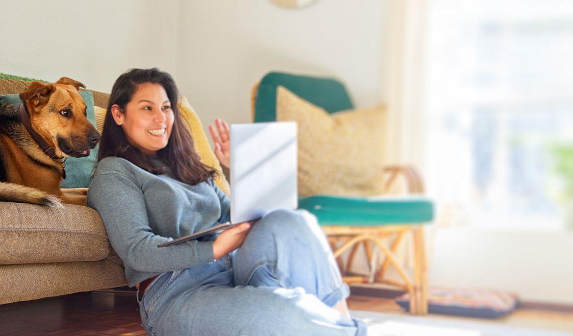 A member meets with a Patelco Virtual Branch agent online at home.